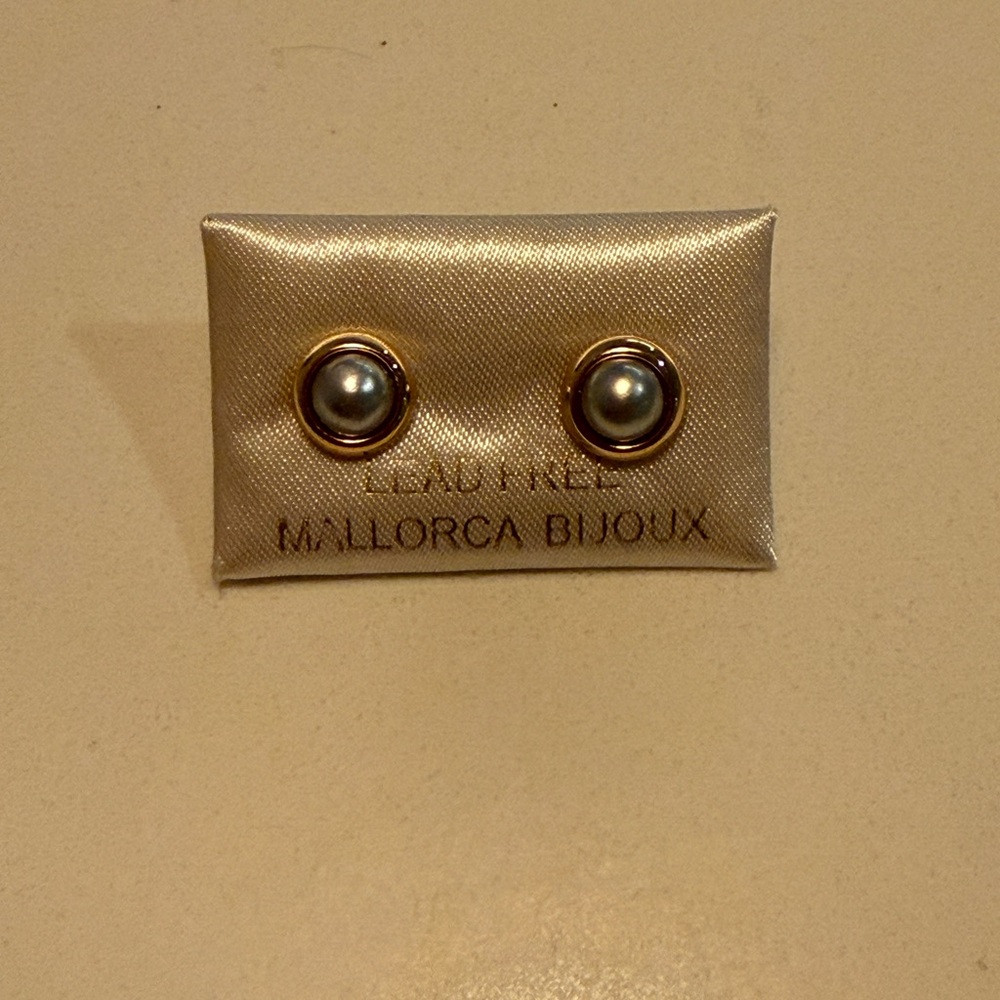 Gold-Trim Grey Pearl Stud Earrings